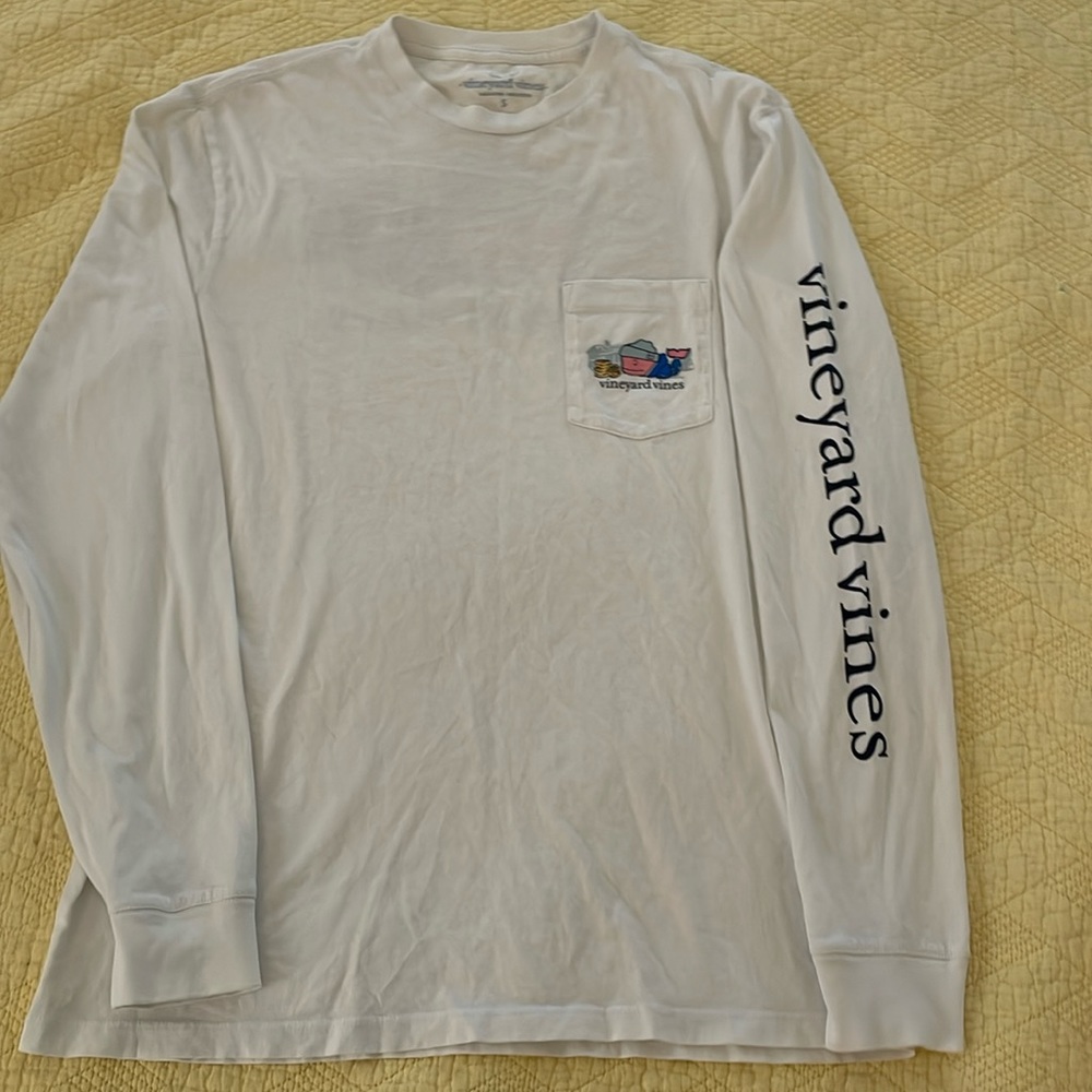 men’s S long sleeve Vineyard Vines tee